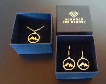 Jewelry set mountains in gold, gold earrings and necklace with round pendant with mountains, brushed circle in yellow gold plated, handmade