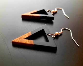 Black and brown wooden earrings in the shape of triangles, triangular hole, walnut wood and resin, new, handmade earrings, Germany, 5 cm