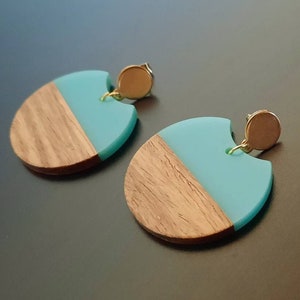 Turquoise-brown wooden earrings / studs, circles made of walnut wood and black synthetic resin, handmade hanging earrings from Germany, 6 cm