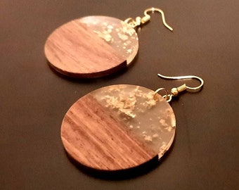 Boucles d'oreilles en bois transparent doré, forme circulaire, bois de noyer véritable et résine avec feuille d'or, boucles d'oreilles faites à la main, Allemagne, 5 cm