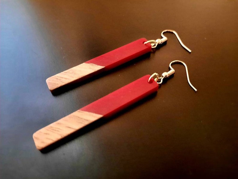 Pendientes de madera transparente dorados en forma de palos largos de madera de nogal y resina con lámina de oro, pendientes colgantes hechos a mano, 7 cm imagen 6