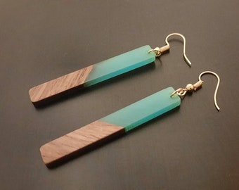 Gold-transparent wooden earrings in the form of long rods, walnut wood, resin and gold foil, handmade earrings, Germany, 7 cm, new