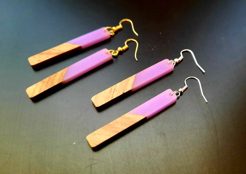 Pendientes de madera transparente dorados en forma de palos largos de madera de nogal y resina con lámina de oro, pendientes colgantes hechos a mano, 7 cm imagen 10