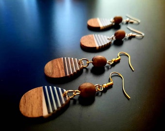 Black and white striped wooden earrings, teardrop-shaped made of brown walnut wood and synthetic resin, shipped from Germany, 4-6 cm large earrings