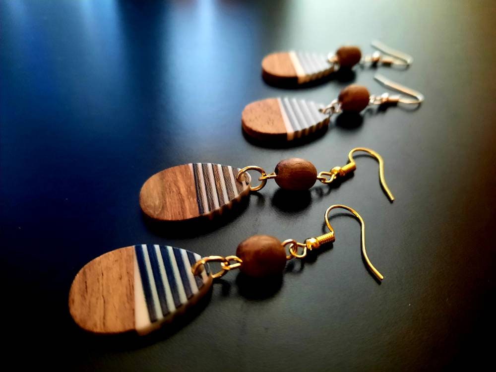 Black-white-brown striped wooden earrings in round shape in walnut wo…