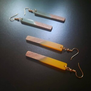 Pendientes de madera transparente dorados en forma de palos largos de madera de nogal y resina con lámina de oro, pendientes colgantes hechos a mano, 7 cm imagen 7