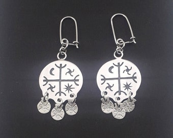 Kultrún Mapuche design earrings, 2 cm in diameter approx. handcrafted in 950 silver