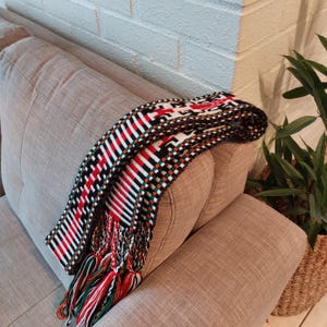 Trarihue, Mapuche sash handmade in Mapuche witral using sheep's wool.