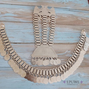 Mapuche-set, handgjort i alpacka-metall. Trapelakucha-halsband 30 cm högt x 10 cm brett. Och Trarilonko 56 cm långt.