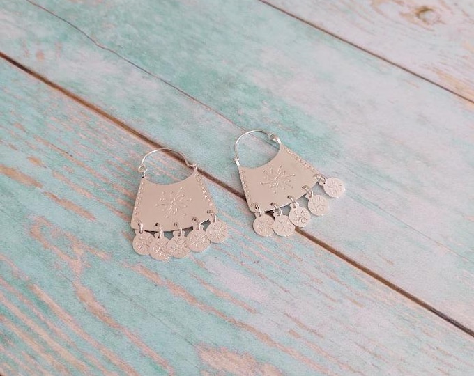 Mapuche earrings, Upul design, made in 950 silver and hand-chiseled. 2.2 cm wide x 2.6 cm high