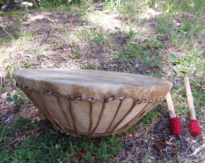 Kultrún 44 cm in diameter, Mapuche ceremonial drum, handmade in native Laurel wood and cow leather.
