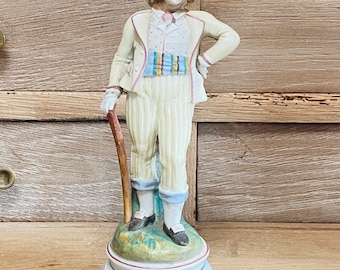 Statuette figurine en biscuit polychrome d’un gentilhomme