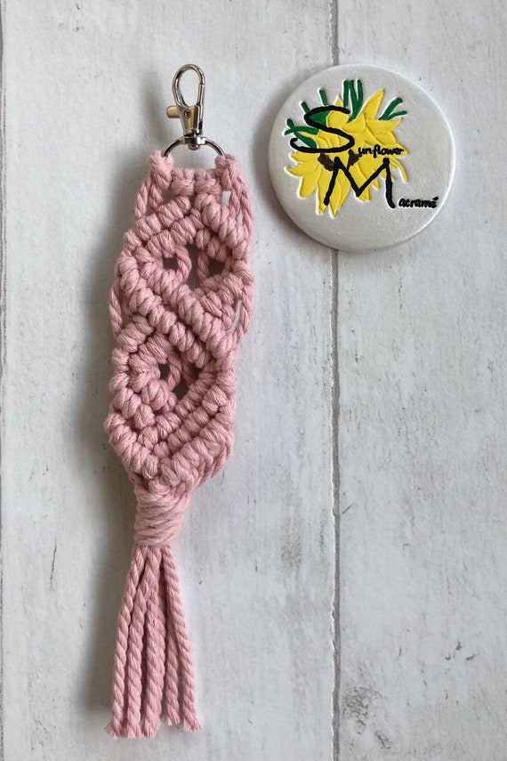 Macrame keychain • keyring • key holder • bag charm • pink