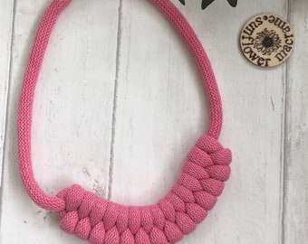 Macrame weave necklace - Candy pink