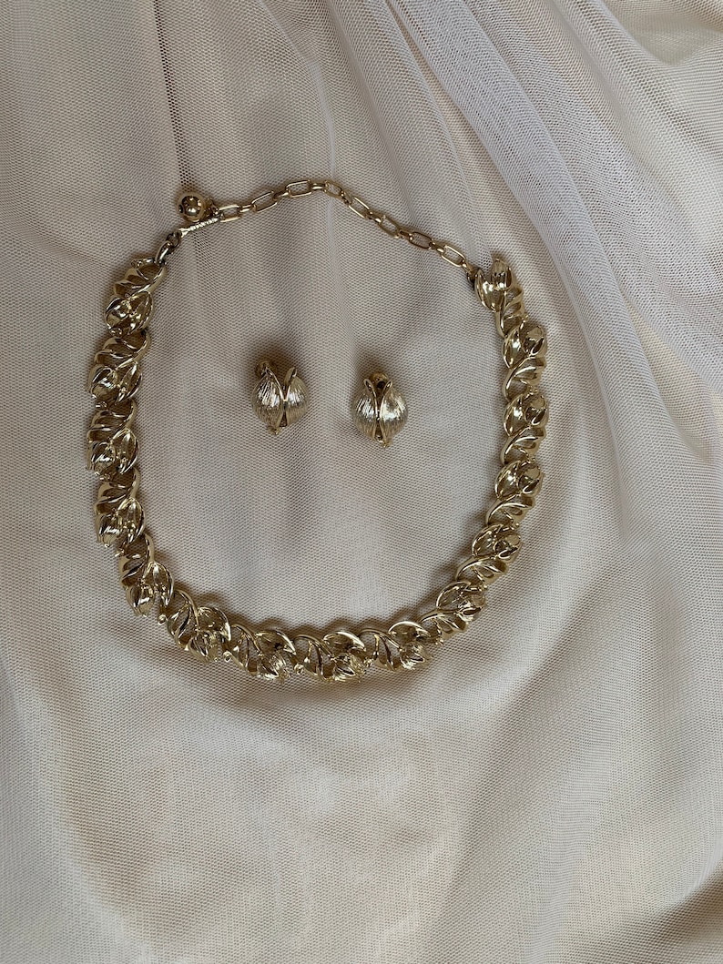 Vintage Lisner Signed Necklace and Earring Jewelery Set
