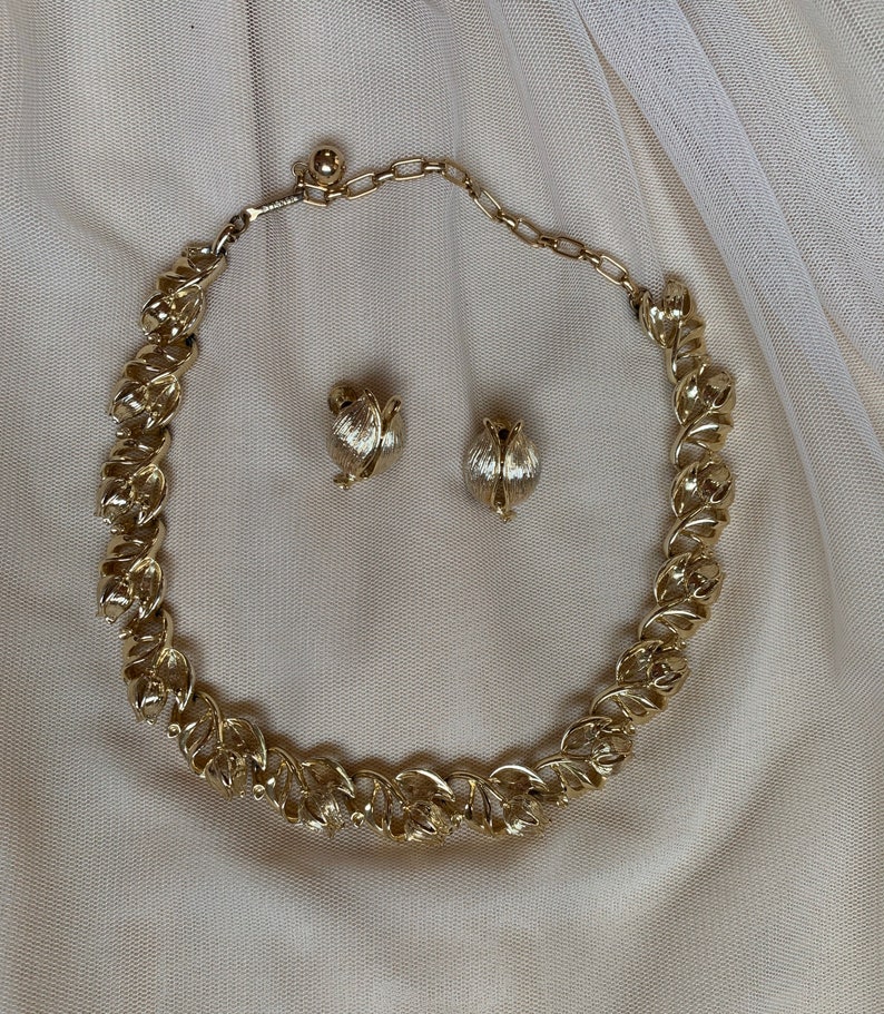 Vintage Lisner Signed Necklace and Earring Jewelery Set