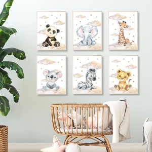 Imagens de decoração de quarto infantil bebê leão elefante zebra girafa coala panda com nuvens e estrelas conjunto de pôster de safári para crianças meninos e meninas