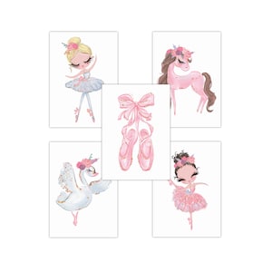 Può includere: Set di cinque illustrazioni stampabili che rappresentano una ballerina, un cigno, un unicorno, un paio di scarpette da ballet rosa e una ballerina con un tutù rosa. Le illustrazioni sono in stile acquerello e presentano colori rosa, bianchi e blu.
