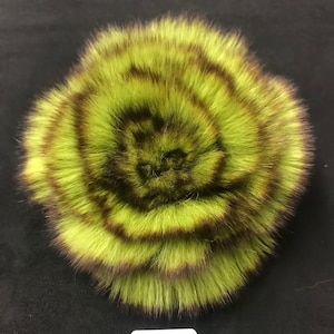 Grün-Braune, echte Rex Kaninchen Fell Blume Rosette, handgemachte Pelz Pin ist ein perfektes Geschenk! Entdecken Sie die Vielfalt der bunten Felle!