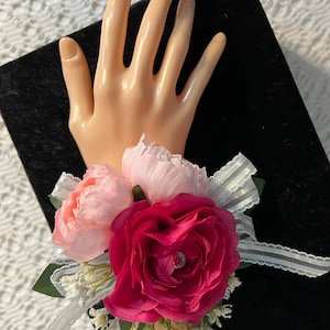 Fuchsia and Pink Wrist Corsage, Prom Corsage, Homecoming Wrist Corsage, Wedding Party Corsage, Bridal Party Corsage, Boutonniere