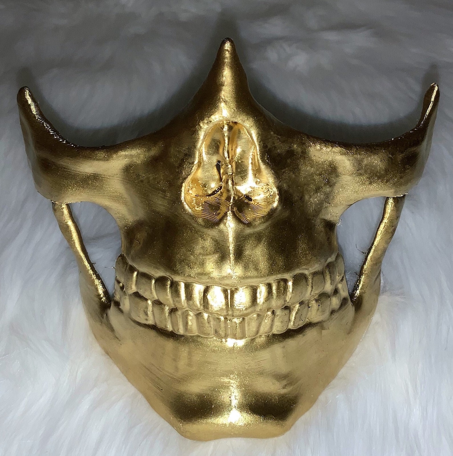 золотая маска череп