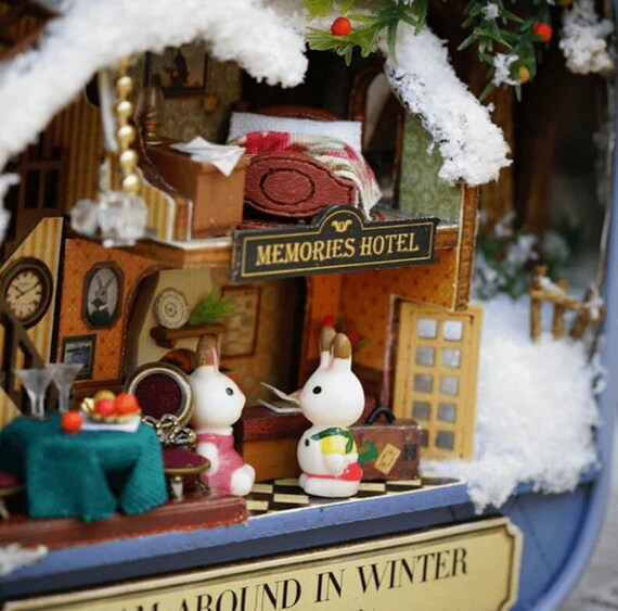 DIY Puppenhaus Mini Welt in Box Theater Haus Puppenstube Geschenk Spielzeug 