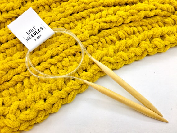 Laine à tricoter avec des aiguilles à tricoter de 10 à 12 mm