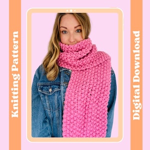 Op de afbeelding: Een roze gebreide sjaal met een textuurpatroon. De sjaal wordt gedragen door een persoon met lang bruin haar. De afbeelding is omlijst door een digitale tablet met de tekst "Knitting Pattern" en "Digital Download" aan beide kanten.