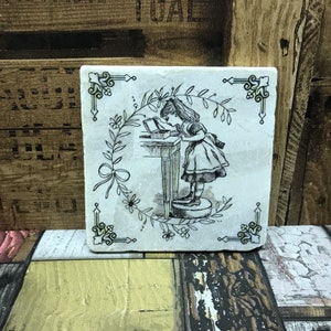 Alice in Wonderland Natural Stone Coasters Finish with a Gold Edging 画像 4