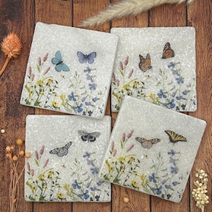 Posavasos de piedra natural con diseño de mariposas y flores silvestres
