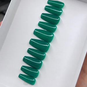Sparkling Green | Shimmer | Holiday nails |Christmas| Winter | Handmade | Press On Nails