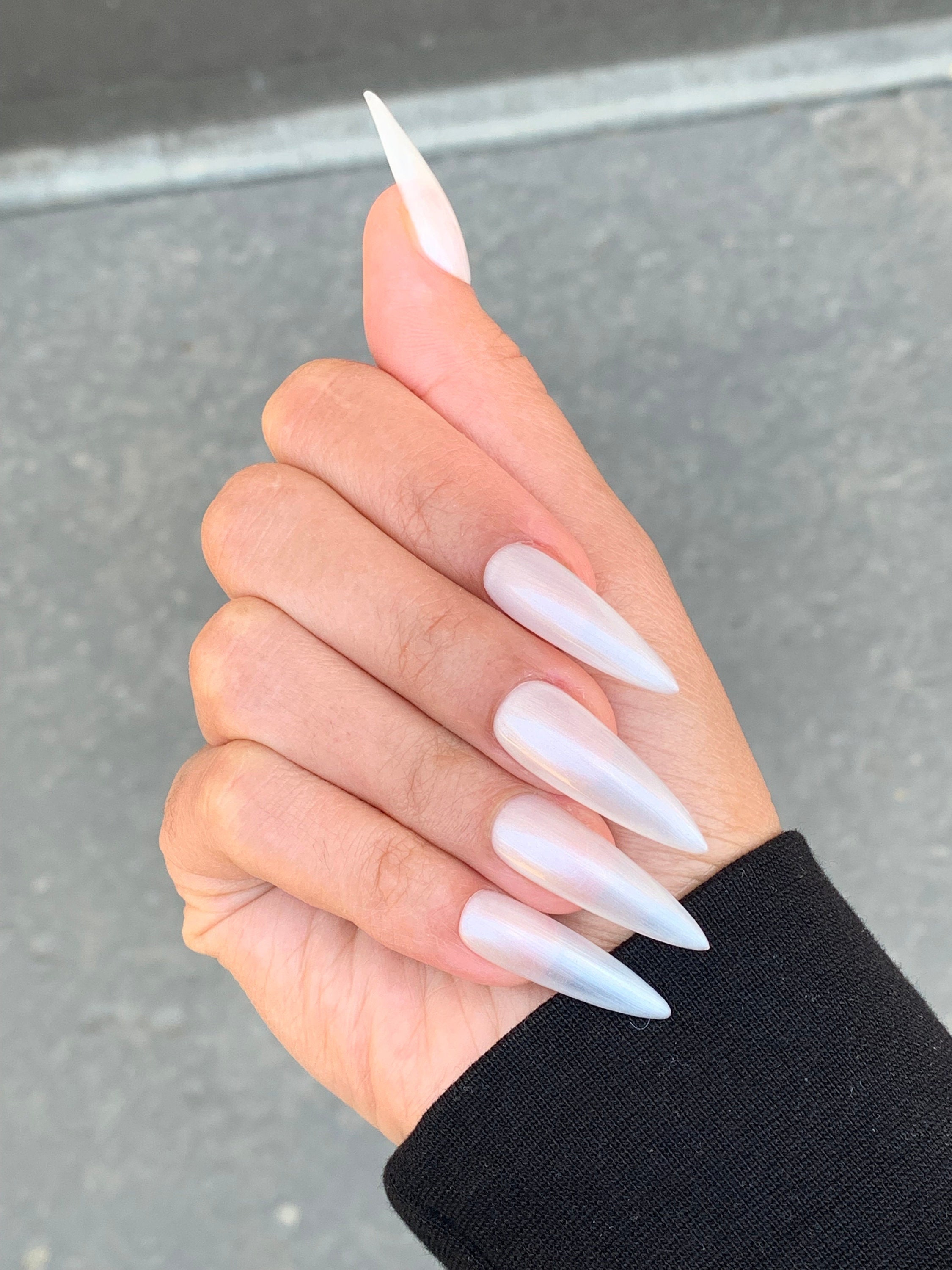 Pearl White nails 🤍🦢 Get services at an exclusive discounted price at 📍  @bossinthesalon Service in frame- Stick on nails 💅🏻 Offer… | Instagram