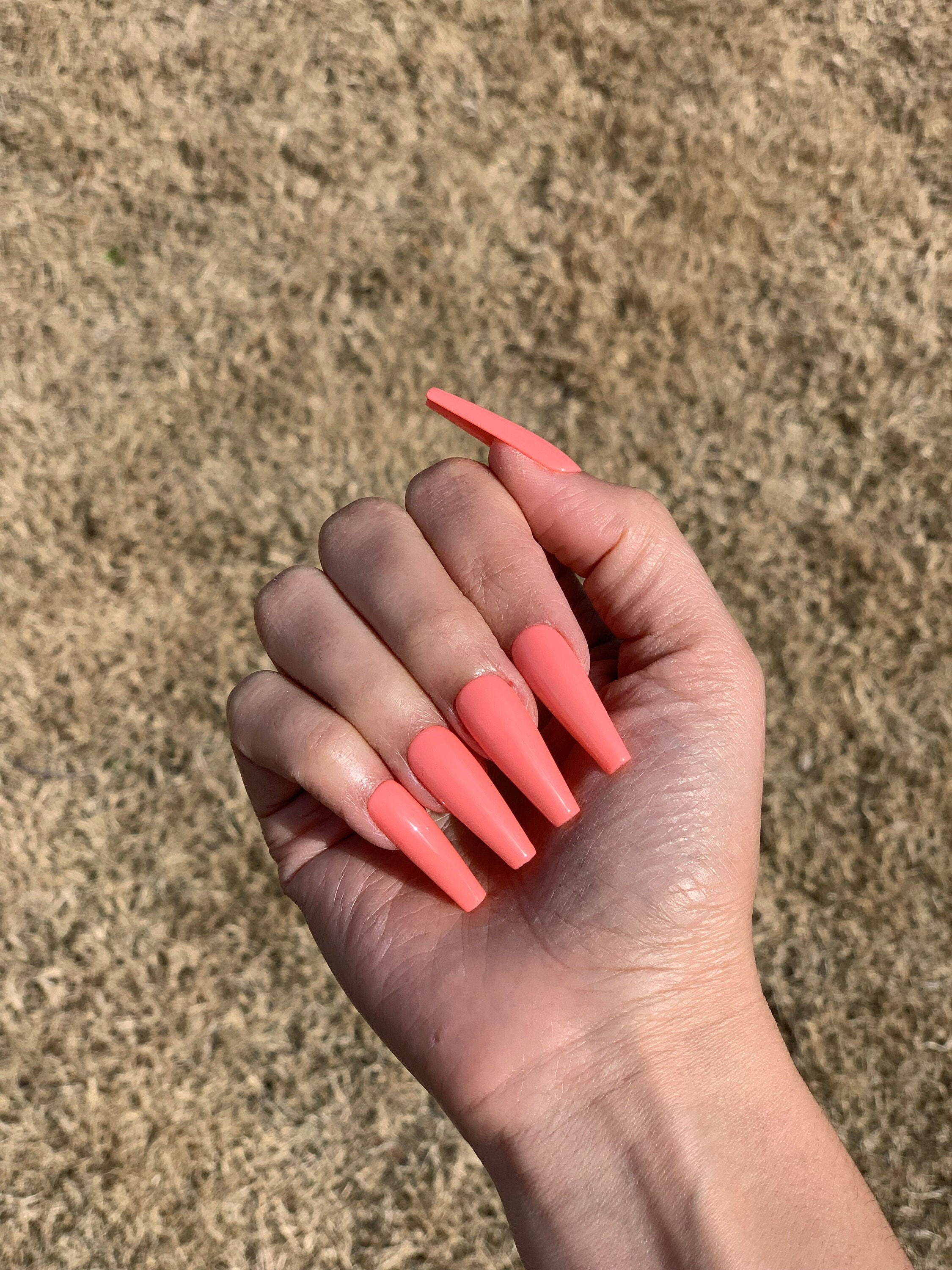 30+ Coral Nail Ideas for the Ultimate Chic Look