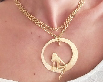 Necklace for women. Long gold chain necklace with big pendant. 18K gold plated. Statement necklaces gold.