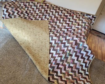 HANDMADE COZY QUILT/Crazy Scrappy Quilt/Quilts for Sale/Decorative Quilt/Cottage Farmhouse Quilts