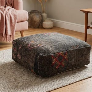 Handgjord marockansk sidenpuff med kaktusmotiv, svampbrunt Sabra-golvfotpallöverdrag, fyrkantig berberkudde, autentisk bohemisk inredning 58x58x18 cm