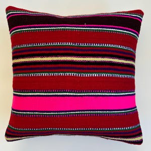 Handgefertigter Kissenbezug, Gestreifter Roter Türkischer Kissenbezug, Perserteppich Kissen, Dekorativer Wurfkissen, Kelim Kissen 16 &#39;&#39; x 16 &#39;&#39; / 40 x 40 CM