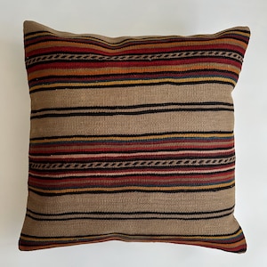 Handgefertigter Kissenbezug, Gestreiftes mehrfarbiges türkisches Kissen, Kelimkissen, Kelimkissen 24 &#39;&#39; x 24 &#39;&#39; / 59 x 59 CM