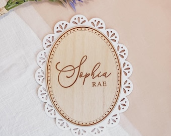 Letrero personalizado para anunciar el nacimiento de tu bebé, letrero de madera con encaje, fecha de nacimiento, letrero con el nombre de tu recién nacido, placa con el nombre del hospital.