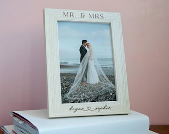Marco de fotos de boda personalizado: recuerdo grabado de pareja