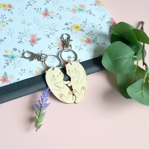 Couples Gift Keychain Set Interlocking Otter Keychain Gift for Boyfriend Girlfriend Gift