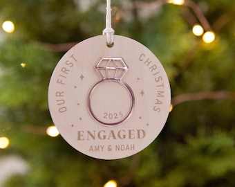 Adorno personalizado para el primer compromiso navideño: anillo de oro rosa, adorno de recuerdo para pareja