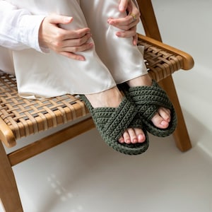 Criss Cross Slippers Crochet Tutorial, step-by-step video masterclass, t-shirt yarn slippers PDF pattern, crochet pattern, masterclass DIY image 6