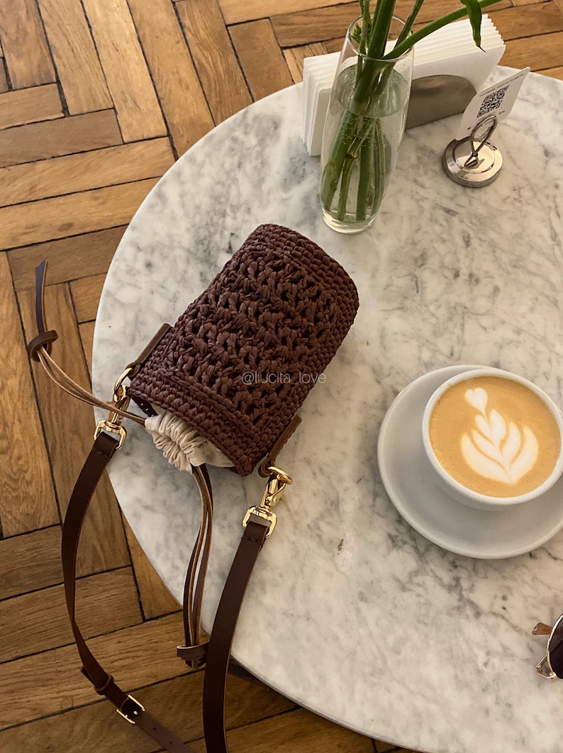 Chocolate Brown Raffia Mini Bag – Woven Straw Crossbody, Boho Summer Bucket Purse, Natural Crochet Beach Bag, Handmade Brown Bag