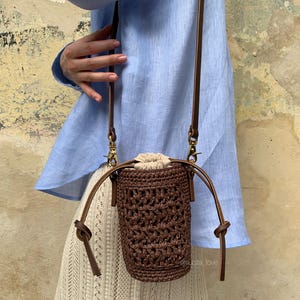 Chocolate Brown Raffia Mini Bag – Woven Straw Crossbody, Boho Summer Bucket Purse, Natural Crochet Beach Bag, Handmade Brown Bag