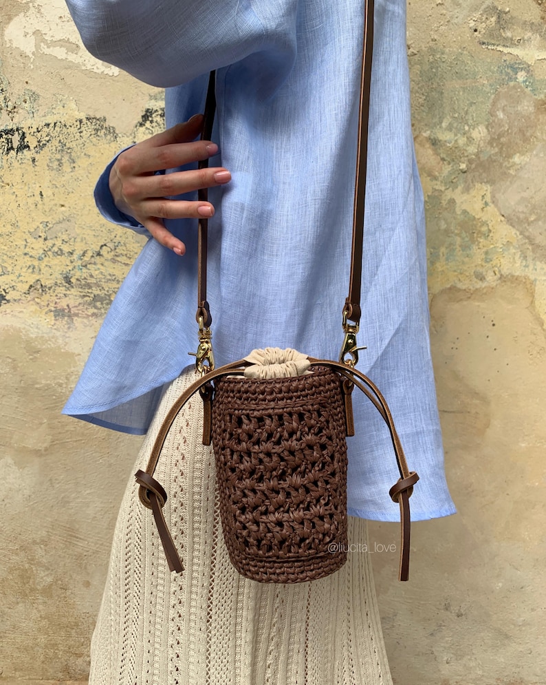 Chocolate Brown Raffia Mini Bag – Woven Straw Crossbody, Boho Summer Bucket Purse, Natural Crochet Beach Bag, Handmade Brown Bag