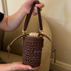 Chocolate Brown Raffia Mini Bag – Woven Straw Crossbody, Boho Summer Bucket Purse, Natural Crochet Beach Bag, Handmade Brown Bag