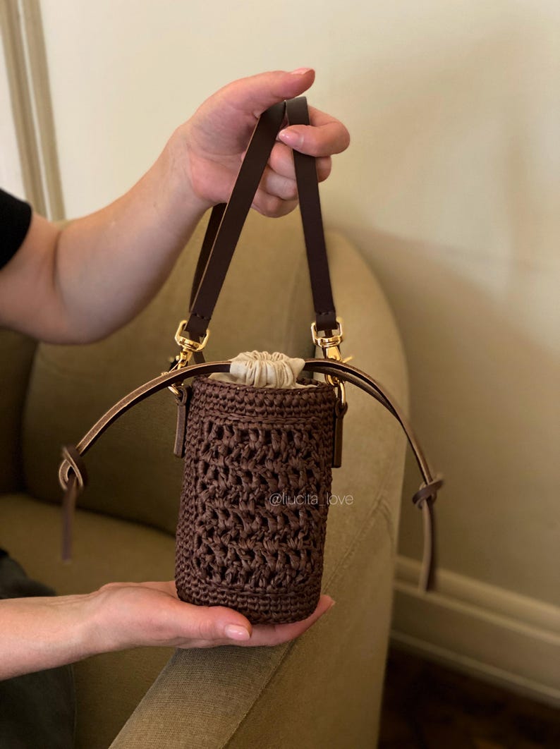 Chocolate Brown Raffia Mini Bag – Woven Straw Crossbody, Boho Summer Bucket Purse, Natural Crochet Beach Bag, Handmade Brown Bag