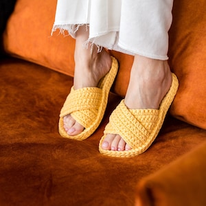 Criss Cross Slippers Crochet Tutorial, step-by-step video masterclass, t-shirt yarn slippers PDF pattern, crochet pattern, masterclass DIY image 8