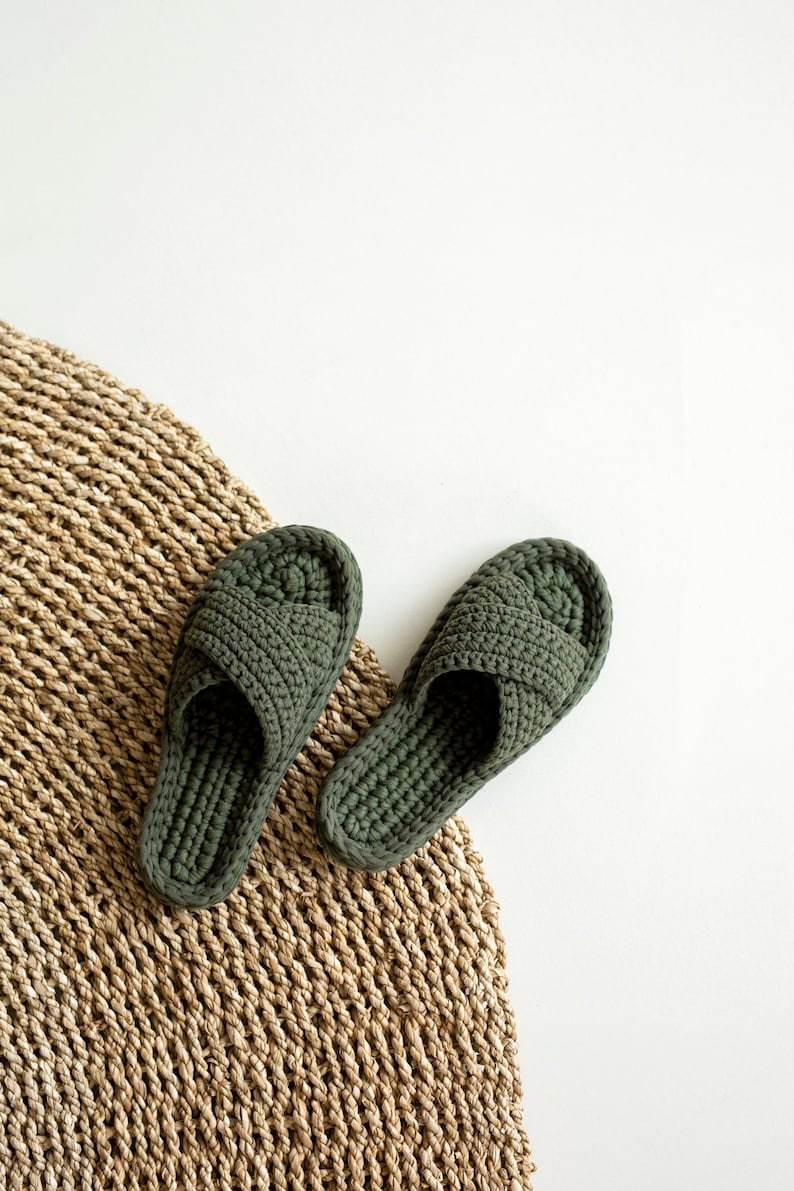 Criss Cross Slippers Crochet Tutorial, step-by-step video masterclass, t-shirt yarn slippers PDF pattern, crochet pattern, masterclass DIY image 5